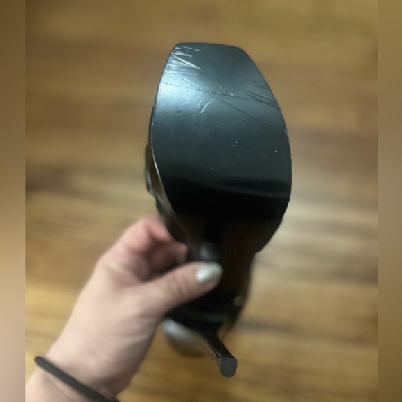 Saint Laurent Tribute T-Strap Platform Sandal - Picture 9 of 13